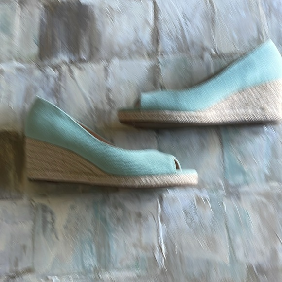 Almost NWOB Size 8 seafoam / mint green open toe Bandolino basketweave wedges - Picture 3 of 4